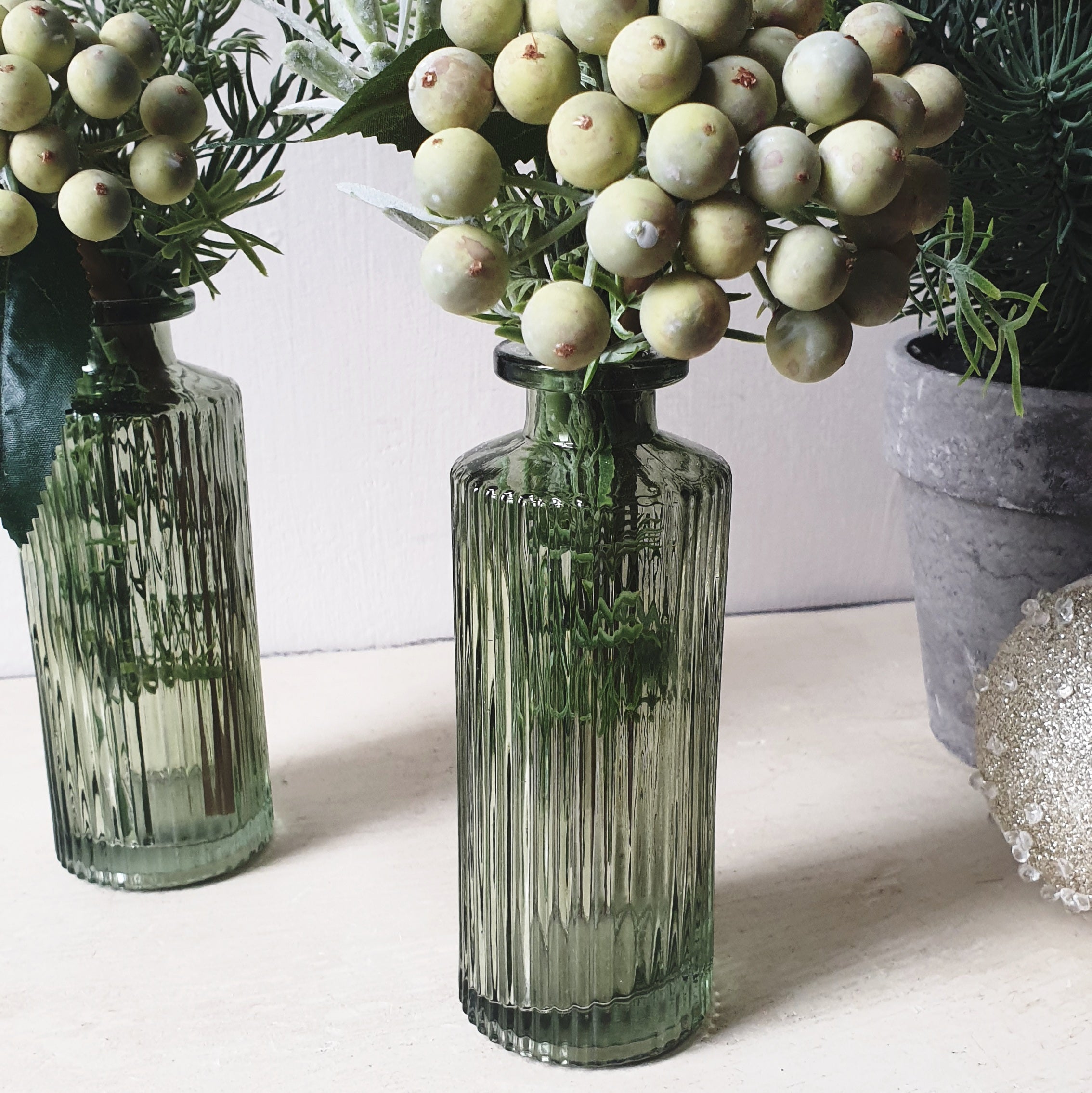 Dark Green Glass Bud Vase Set: Fluted Floral Table Decor