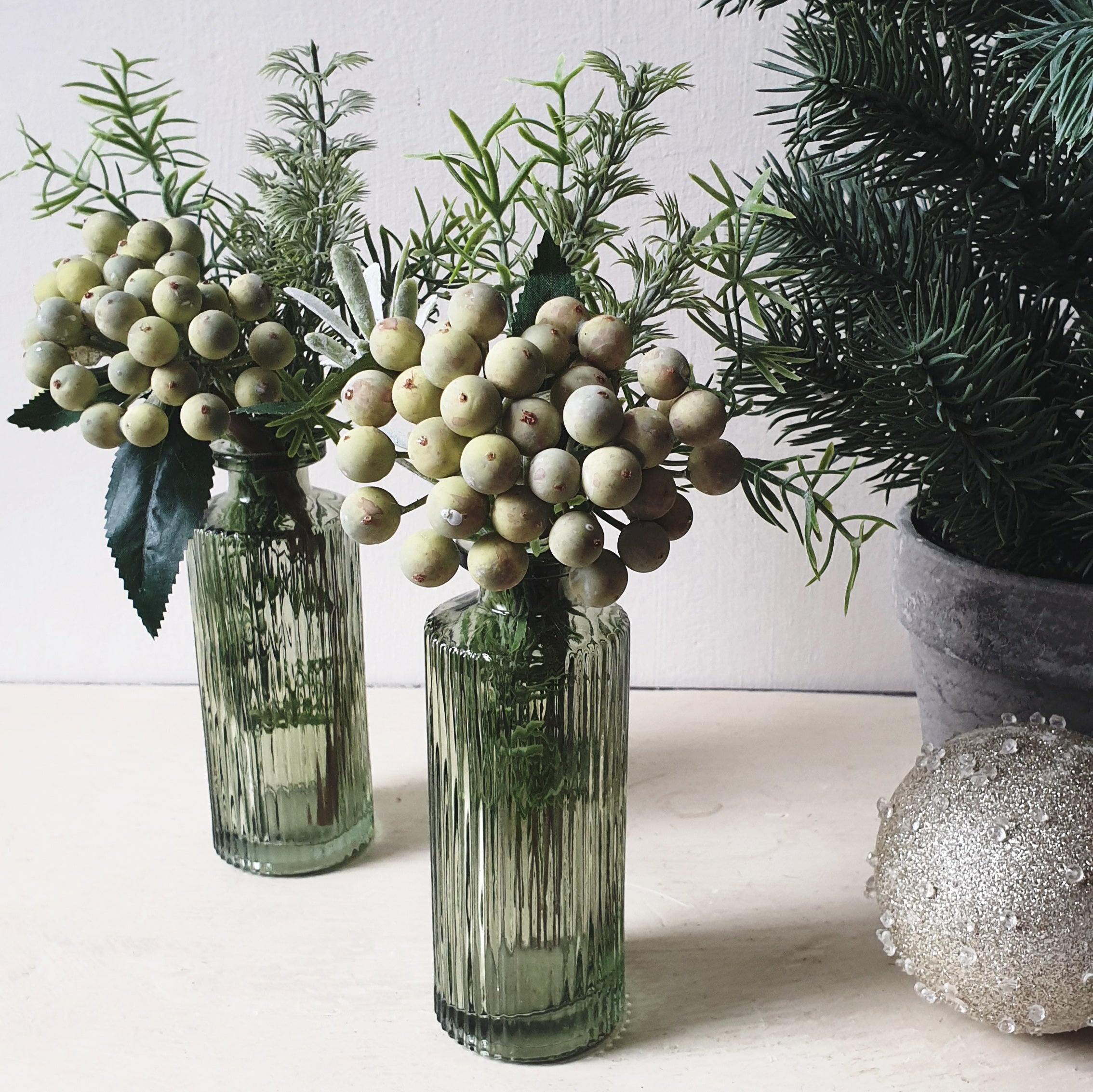 Dark Green Glass Bud Vase Set: Fluted Floral Table Decor